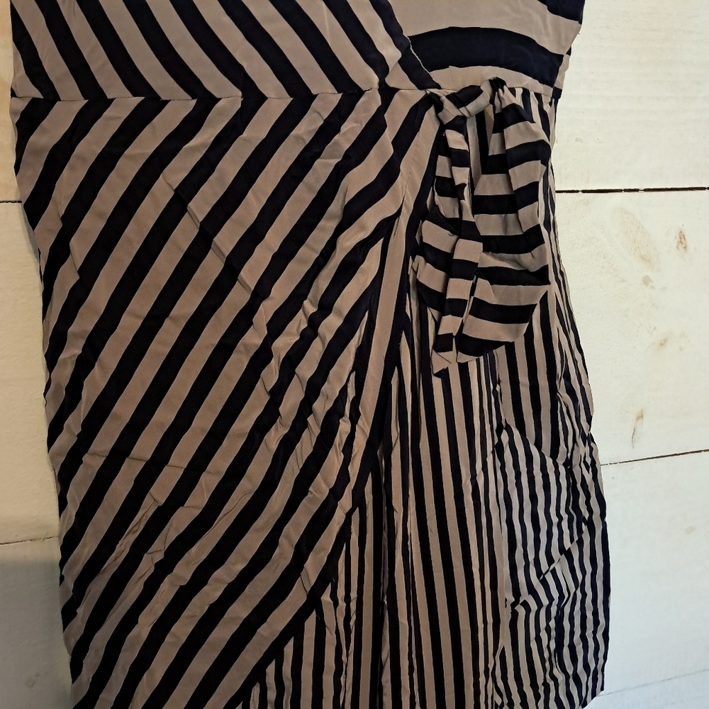 BCBGMAXAZRIA Giovanna Tan And Navy Stripped Silk Dress Size Medium NWT - Picture 5 of 9